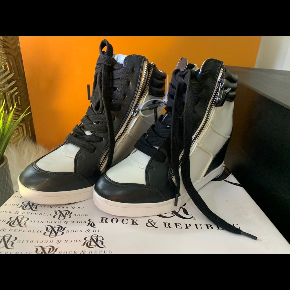 Rock & Republic - Women - Size 5 - Sneakers